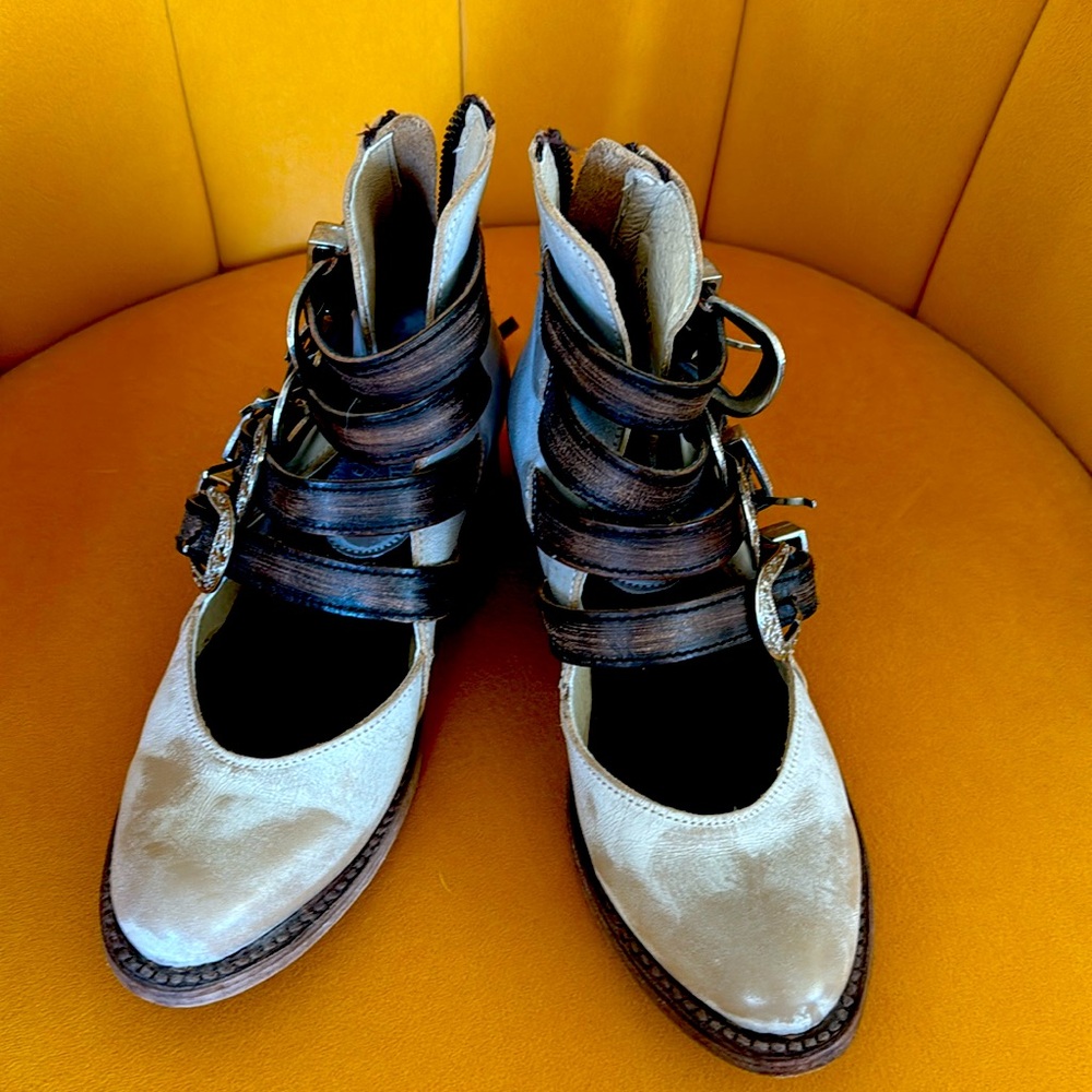 Size 6 Freebird “Scarlett” booties